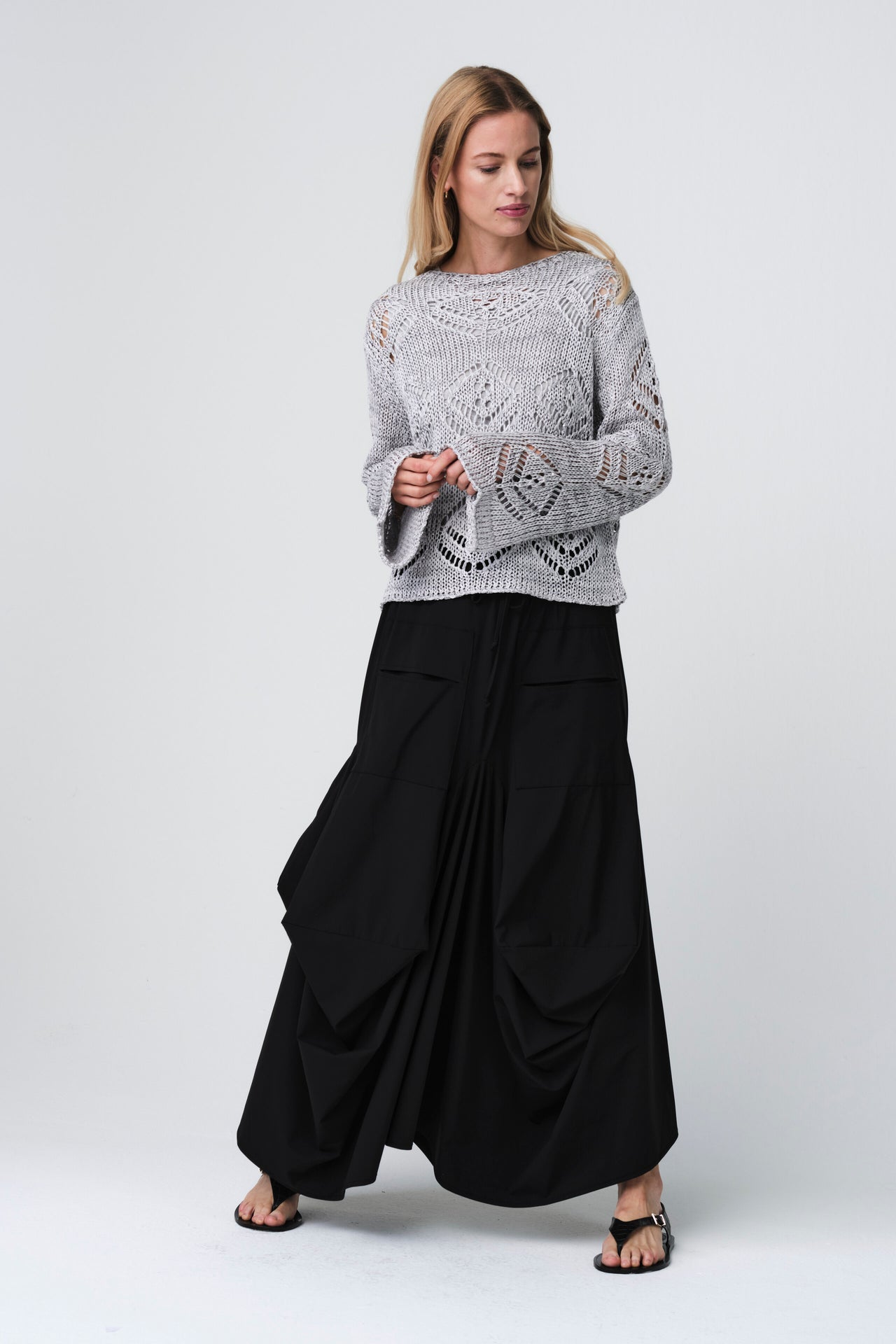Sequined hole pullover E25053 Sequined hole pullover E25053