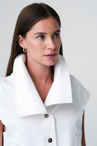 Martinez jeans white vest