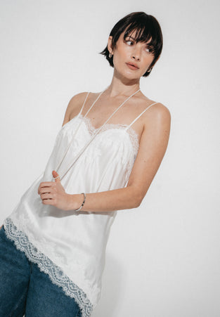 Amina silk top whit lace trim