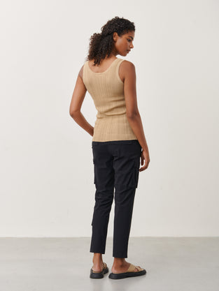 Narnali Vest