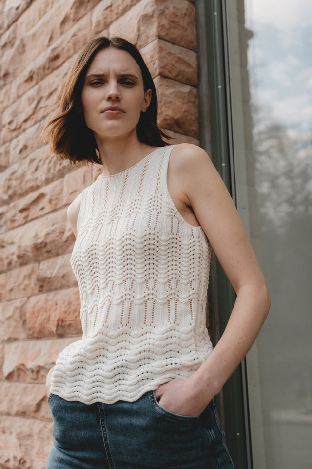 Openwork knit Vest E24082